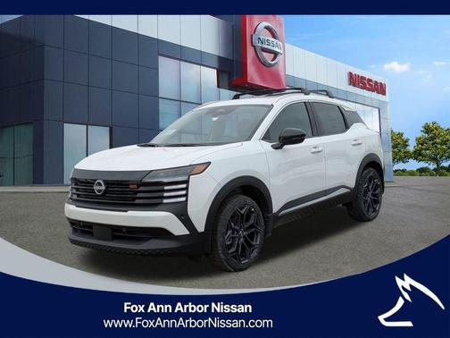 Aspen White Tri 2026 Nissan Kicks SR