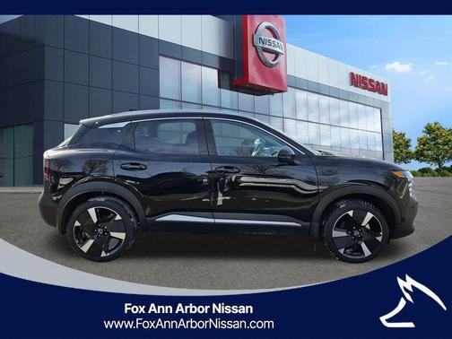 Super Black 2026 Nissan Kicks SR