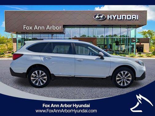 Crystal White Pearl 2019 Subaru Outback 3.6R Touring