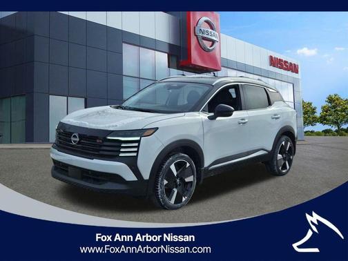 2t Wht Blk Roof 2026 Nissan Kicks SR