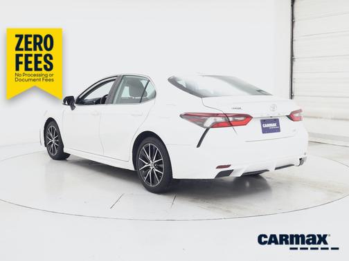 White 2024 Toyota Camry SE