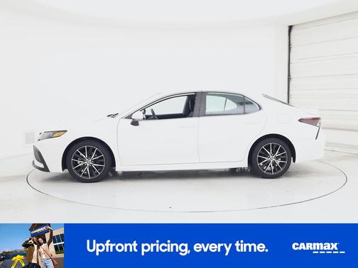White 2024 Toyota Camry SE