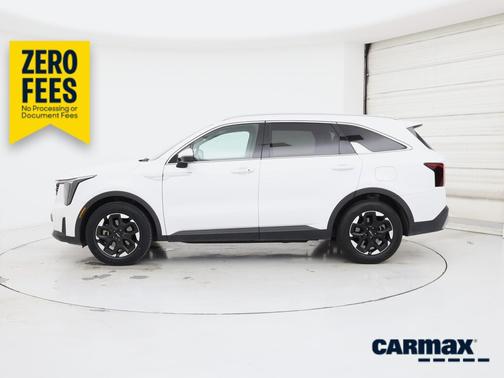 White 2024 Kia Sorento S