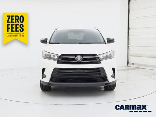 White 2019 Toyota Highlander SE