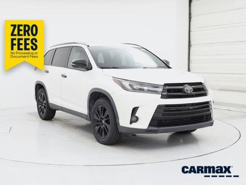 White 2019 Toyota Highlander SE