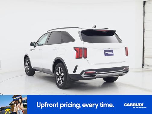 White 2023 Kia Sorento S