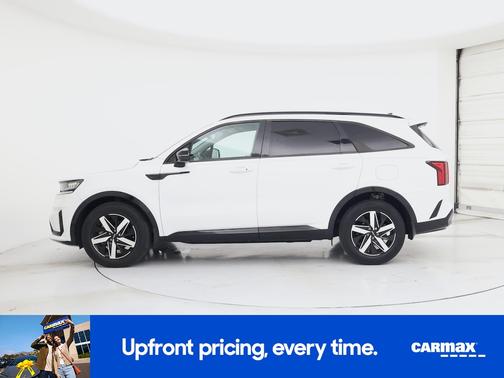 White 2023 Kia Sorento S