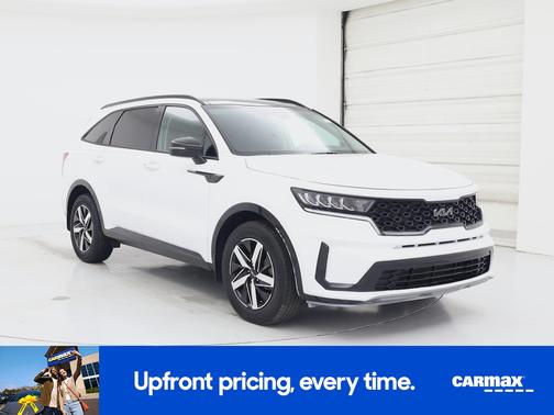 White 2023 Kia Sorento S