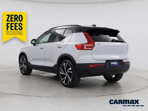 Pearl 2022 Volvo XC40 T5 R-Design