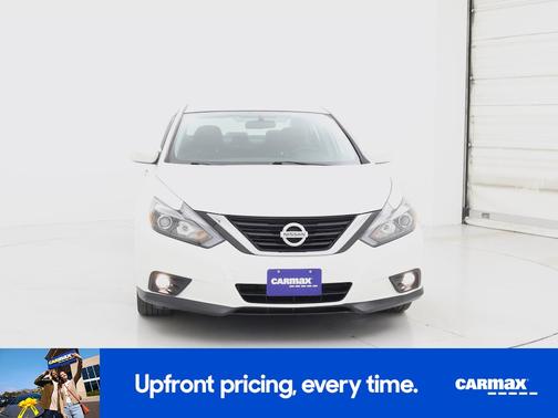 White 2018 Nissan Altima SR