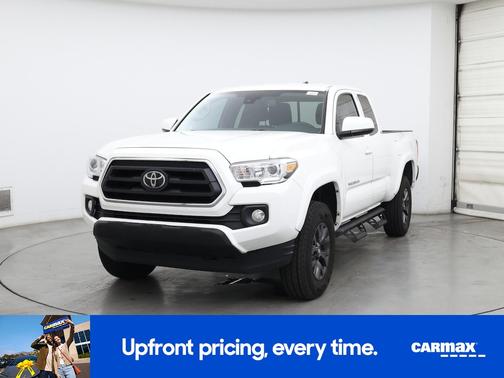 White 2022 Toyota Tacoma SR5