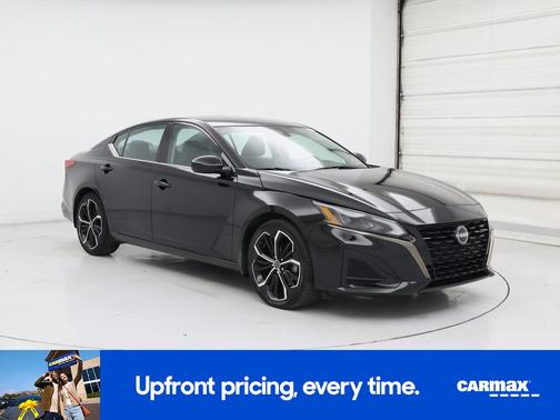 Black 2023 Nissan Altima SR