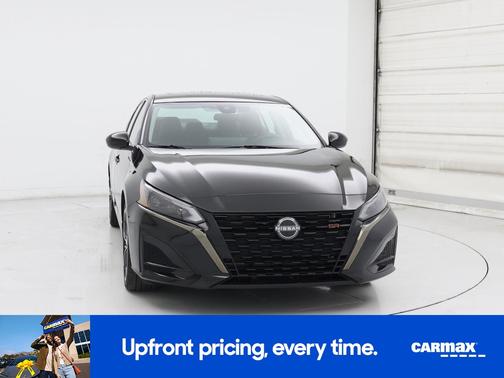 Black 2023 Nissan Altima SR