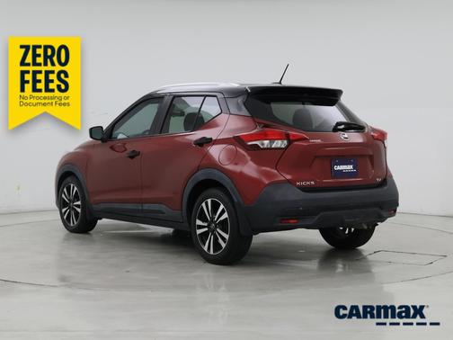 Red 2018 Nissan Kicks SV