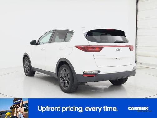 White 2022 Kia Sportage LX
