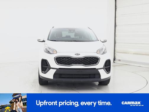 White 2022 Kia Sportage LX