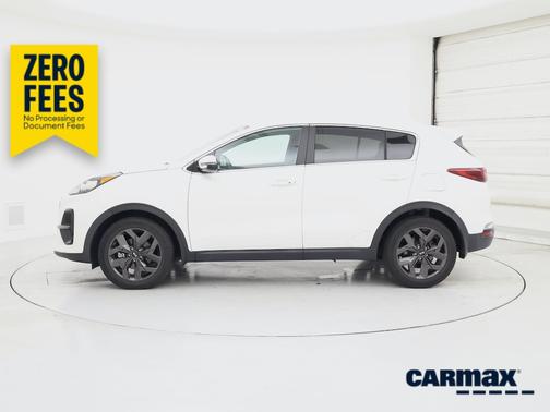 White 2022 Kia Sportage LX