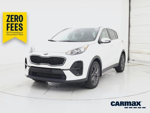 White 2022 Kia Sportage LX