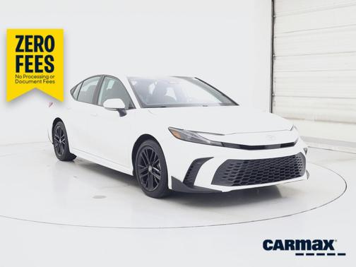 White 2025 Toyota Camry SE