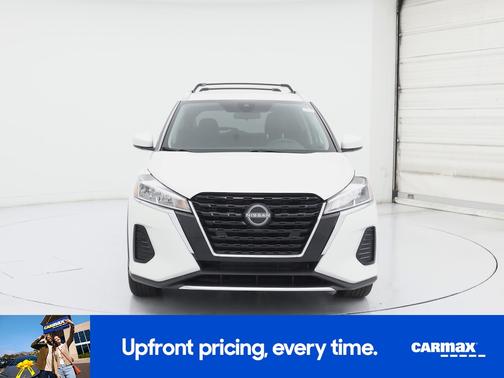 White 2022 Nissan Kicks SV