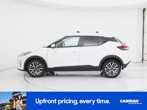 White 2022 Nissan Kicks SV
