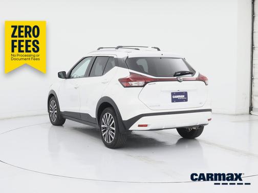 White 2022 Nissan Kicks SV