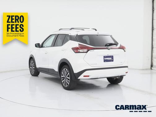 White 2022 Nissan Kicks SV