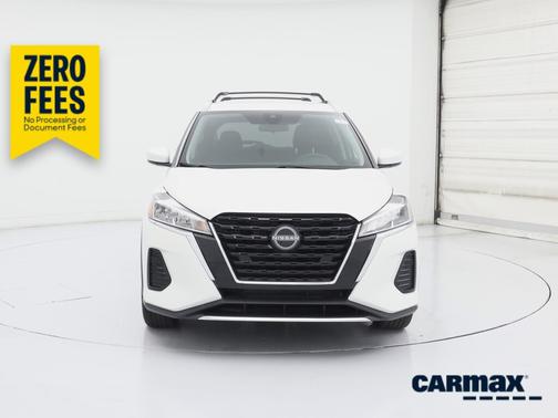 White 2022 Nissan Kicks SV