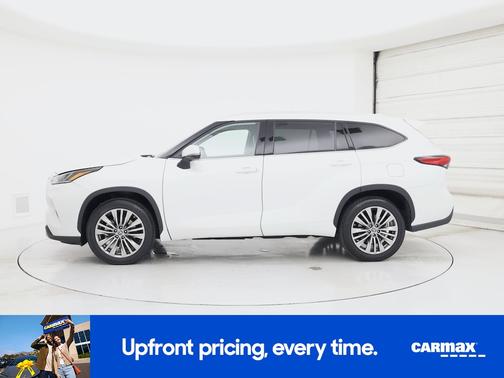 White 2022 Toyota Highlander Hybrid Platinum