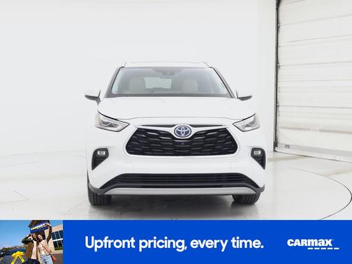 White 2022 Toyota Highlander Hybrid Platinum