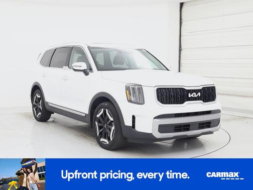 White 2023 Kia Telluride EX