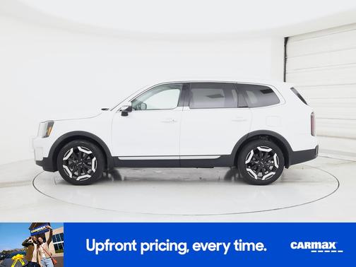 White 2023 Kia Telluride EX