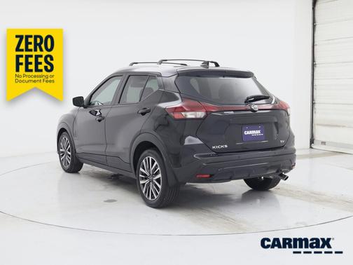 Black 2022 Nissan Kicks SV