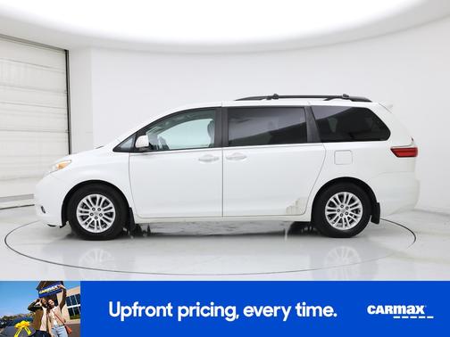 White 2015 Toyota Sienna XLE