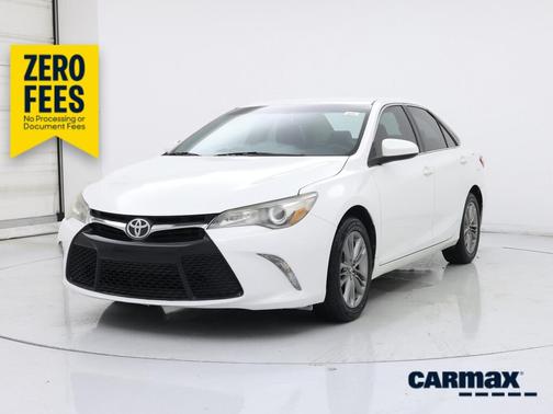 White 2017 Toyota Camry SE