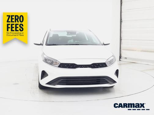 White 2023 Kia Forte LXS