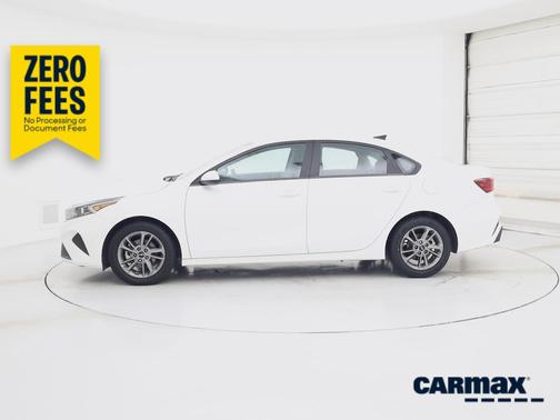 White 2023 Kia Forte LXS