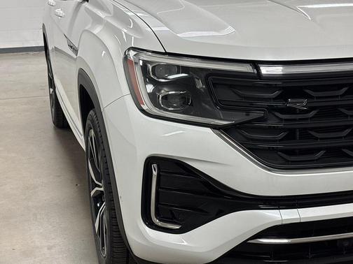 2024 Volkswagen Atlas 2.0T SEL Premium R-Line 4MOTION