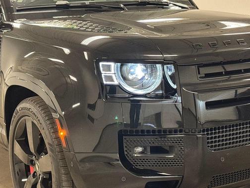 2024 Land Rover Defender 110 P400 X-Dynamic SE