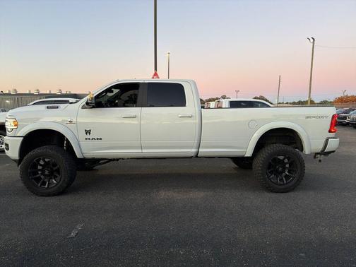 2022 RAM 3500 Laramie Crew Cab 4x4 8' Box