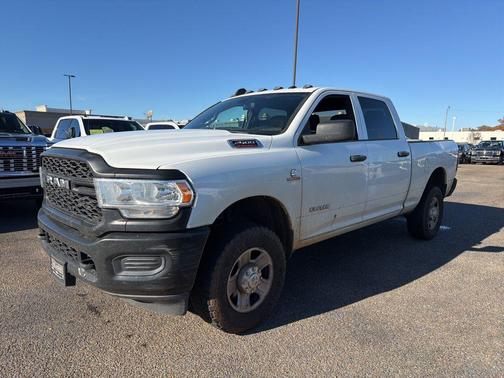 2022 RAM 2500 Tradesman Crew Cab 4x4 6'4' Box