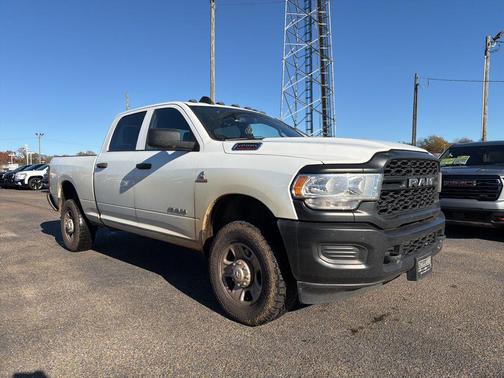 2022 RAM 2500 Tradesman Crew Cab 4x4 6'4' Box
