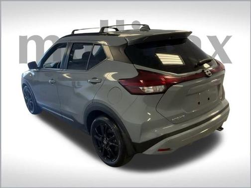 2022 Nissan Kicks SR