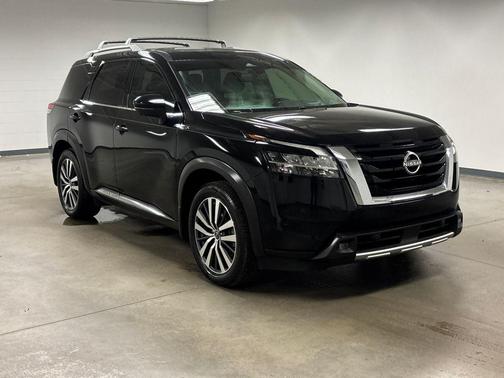 2022 Nissan Pathfinder Platinum 2WD