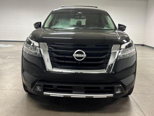 2022 Nissan Pathfinder Platinum 2WD