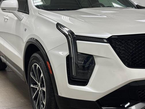 Crystal White Tricoat 2024 Cadillac XT4 Sport