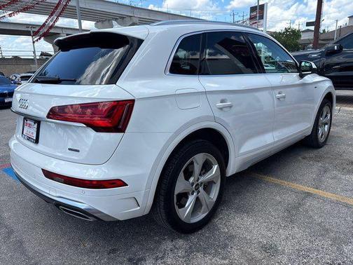 Ibis White 2023 Audi Q5 45 S line Premium Plus
