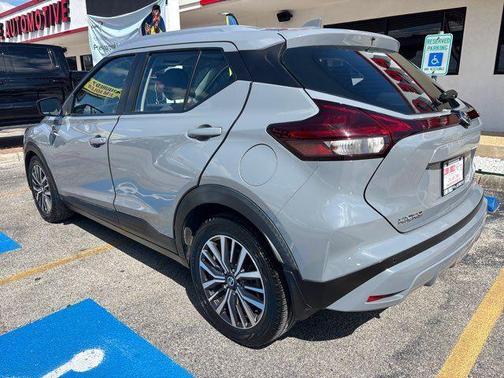 Boulder Gray Pearl 2021 Nissan Kicks SV