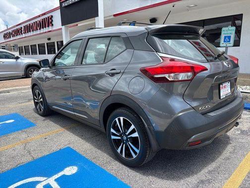 Gun Metallic 2019 Nissan Kicks SR