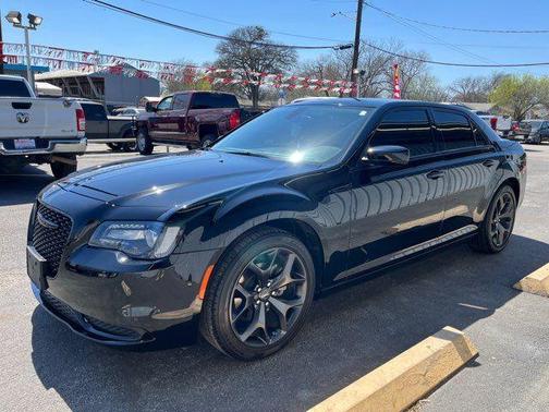 2023 Chrysler 300 Touring